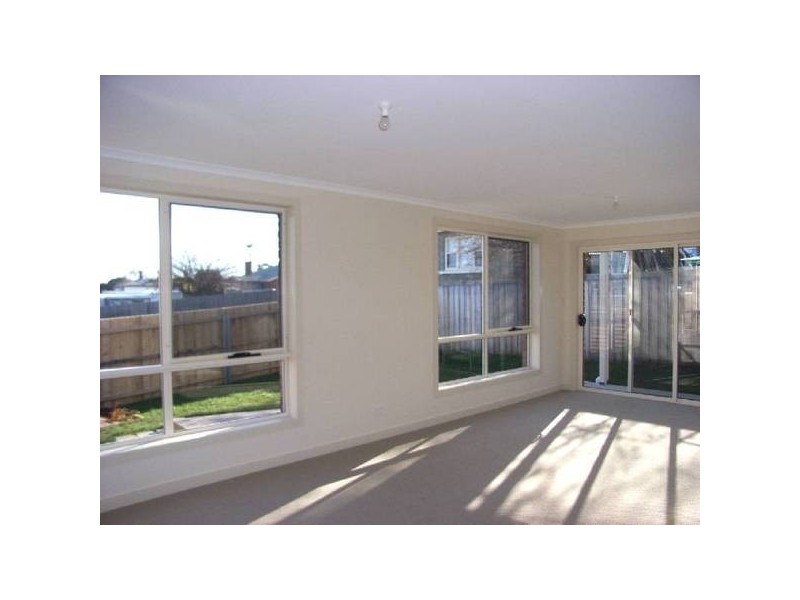 2/9 Kertch Road, St Leonards TAS 7250