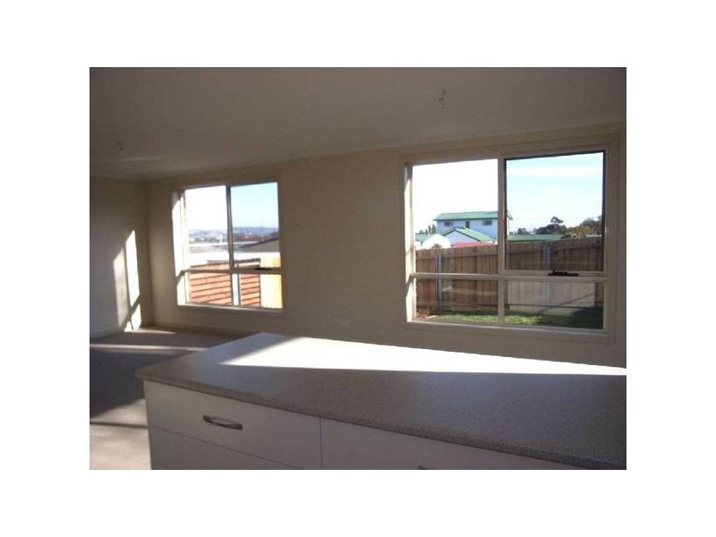 2/9 Kertch Road, St Leonards TAS 7250