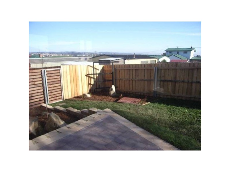 2/9 Kertch Road, St Leonards TAS 7250