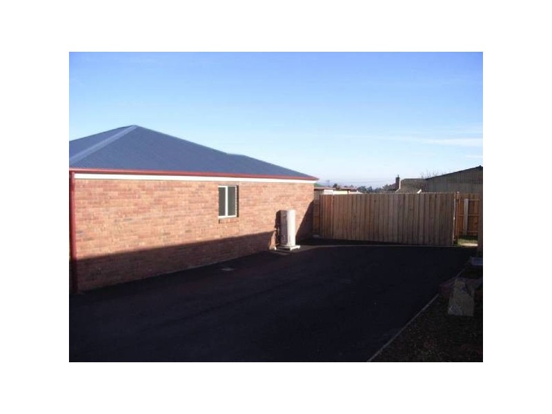 2/9 Kertch Road, St Leonards TAS 7250