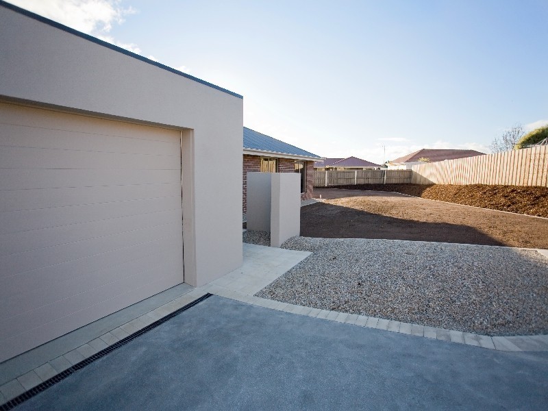 5 Adloch Place, Newnham TAS 7248