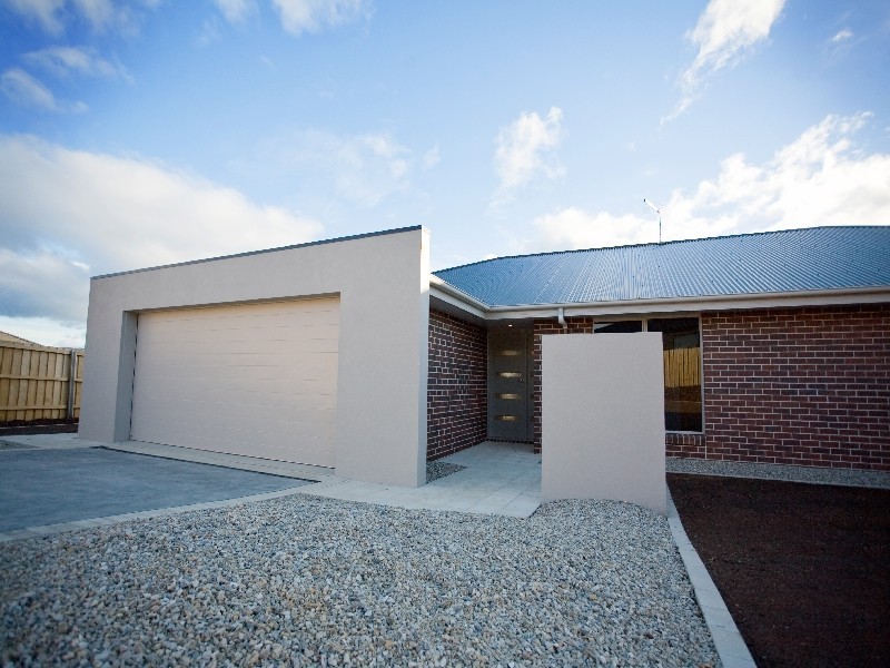 5 Adloch Place, Newnham TAS 7248