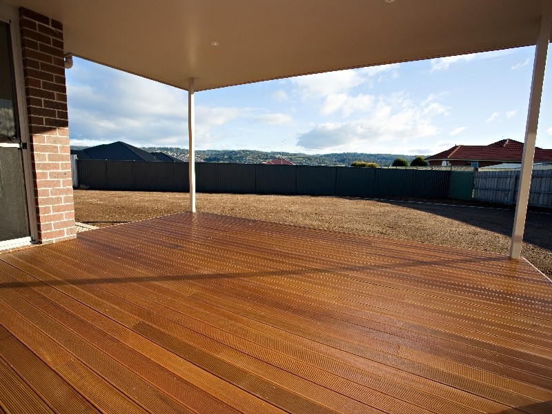 5 Adloch Place, Newnham TAS 7248