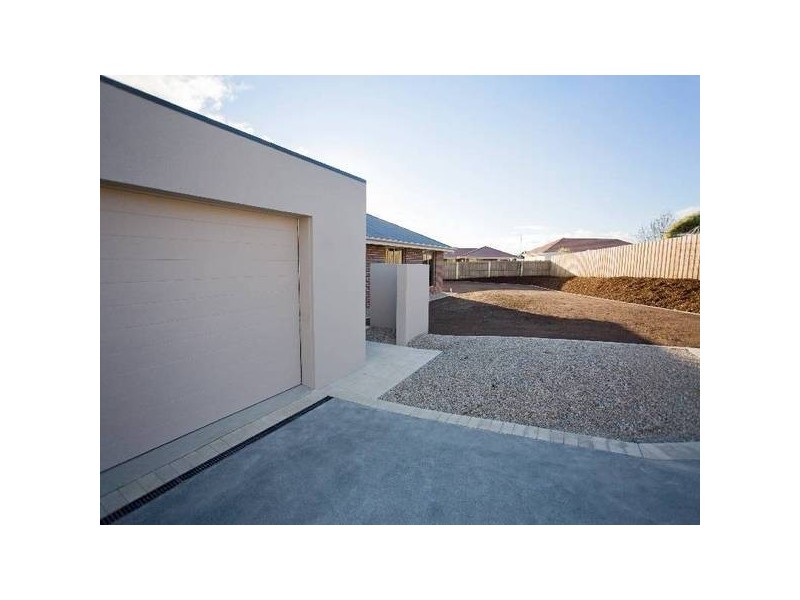5 Adloch Place, Newnham TAS 7248