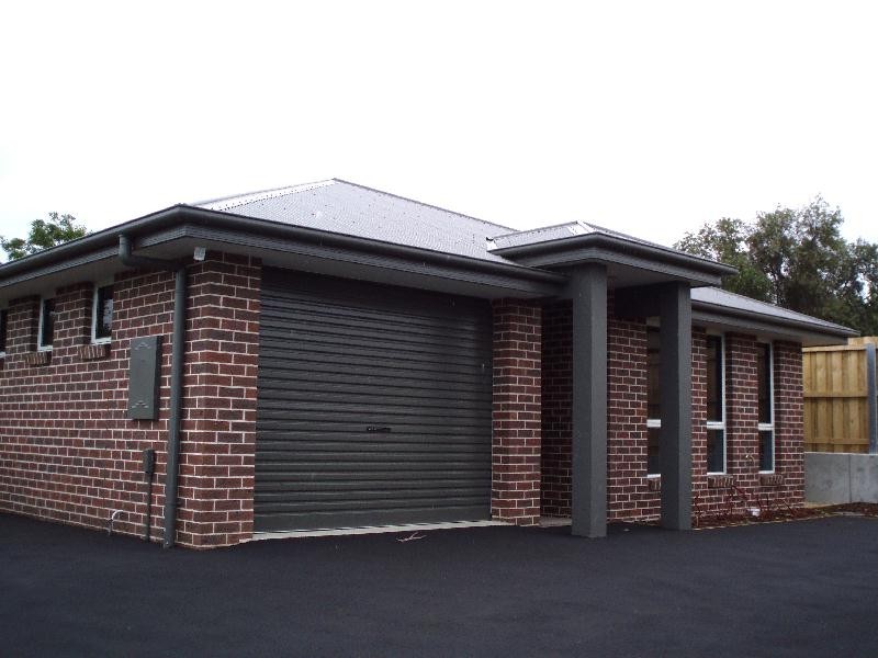 2/20 Pearce Street, Summerhill TAS 7250