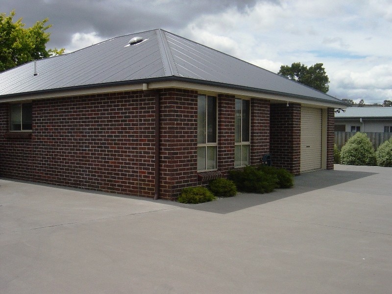 1/12 Bethune Place, Newnham TAS 7248