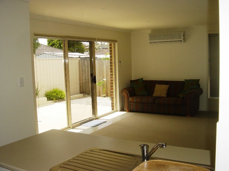 1/12 Bethune Place, Newnham TAS 7248