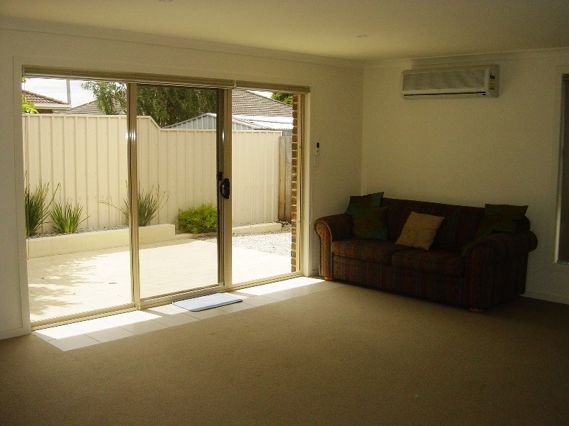 1/12 Bethune Place, Newnham TAS 7248