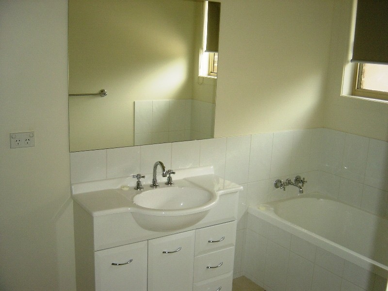 1/12 Bethune Place, Newnham TAS 7248