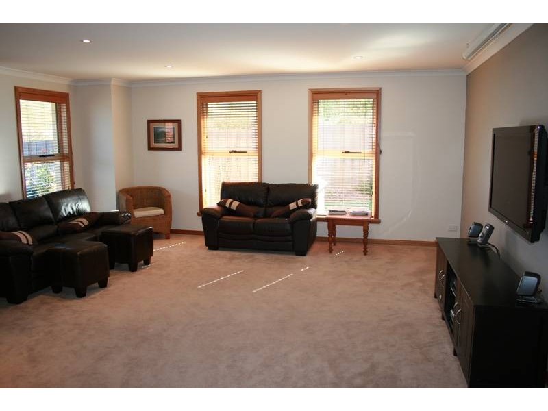60 Parklands Parade, Newnham TAS 7248
