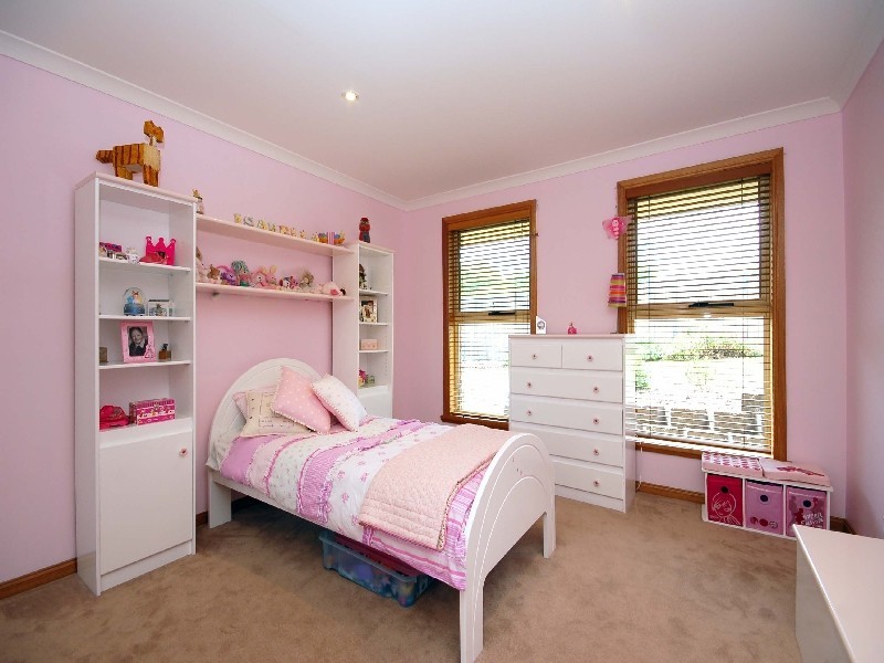 60 Parklands Parade, Newnham TAS 7248