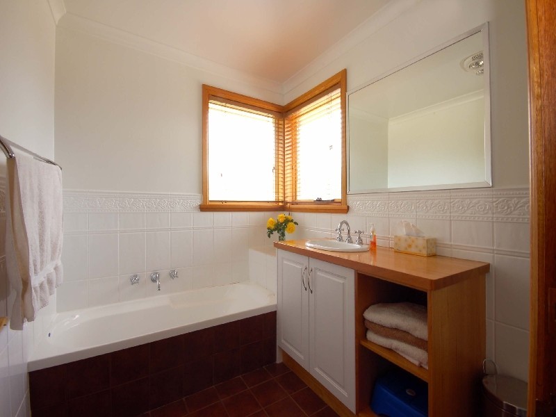 60 Parklands Parade, Newnham TAS 7248