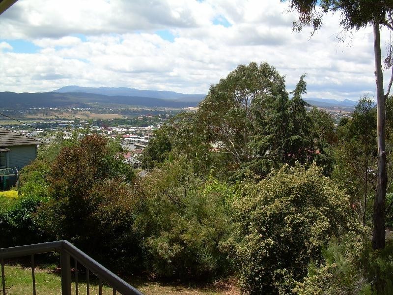 2/25 Broadview Crescent, Trevallyn TAS 7250