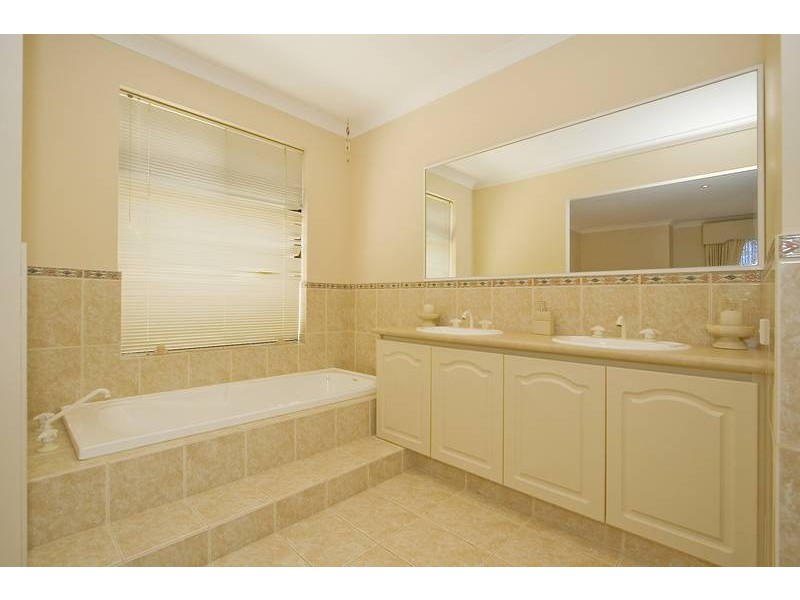 12 ASHEVILLE PDE, Landsdale WA 6065