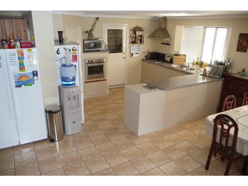 8 Syme Road, Alexander Heights WA 6064