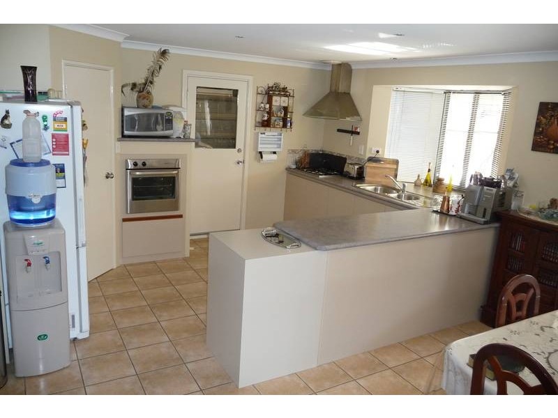 8 Syme Road, Alexander Heights WA 6064