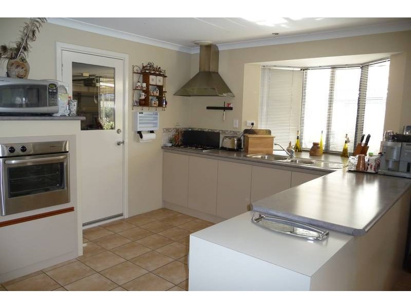 8 Syme Road, Alexander Heights WA 6064