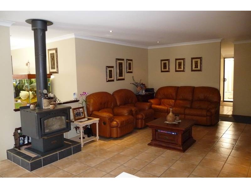 8 Syme Road, Alexander Heights WA 6064