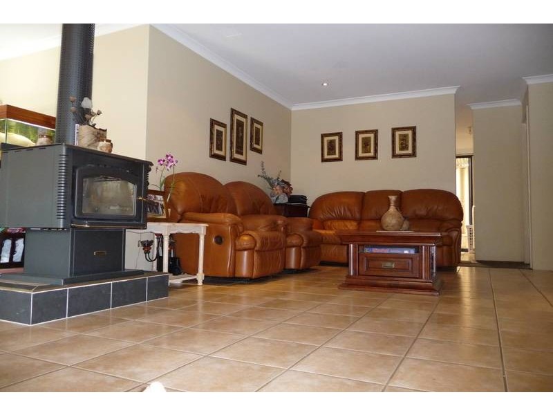 8 Syme Road, Alexander Heights WA 6064