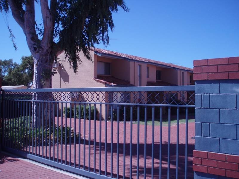 1/69 Tendring Way, Girrawheen WA 6064