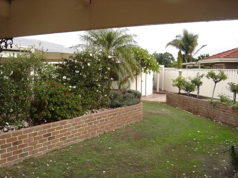 17 Rosebank Gardens, Alexander Heights WA 6064