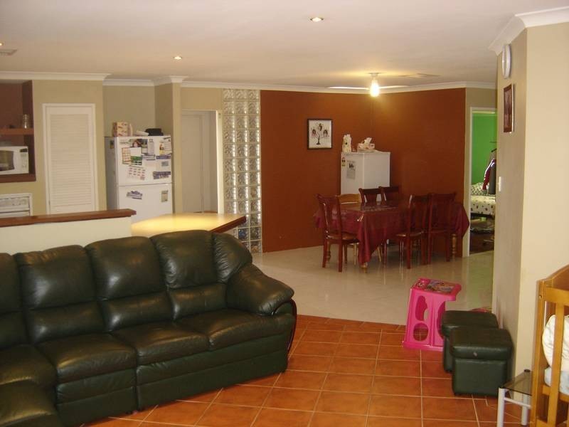 25 Arrowsmith Rise, Marangaroo WA 6064