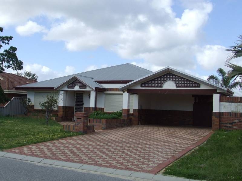 14 Bloodwood Drive, Marangaroo WA 6064