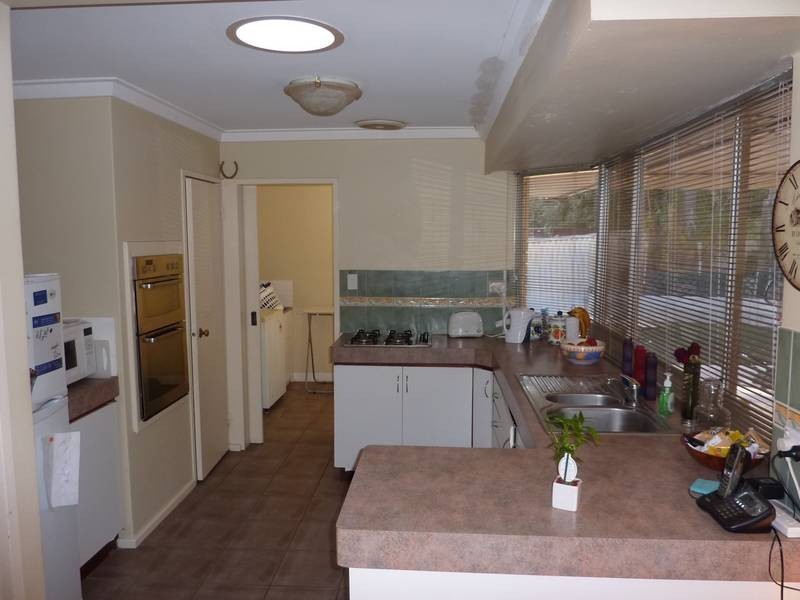 6 Hillside Grove, Ballajura WA 6066