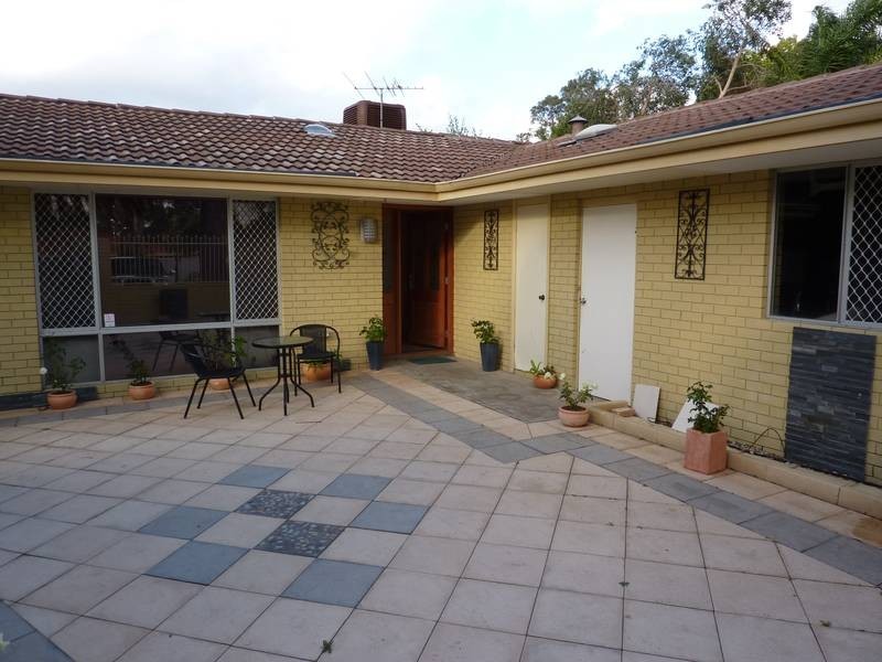 6 Hillside Grove, Ballajura WA 6066