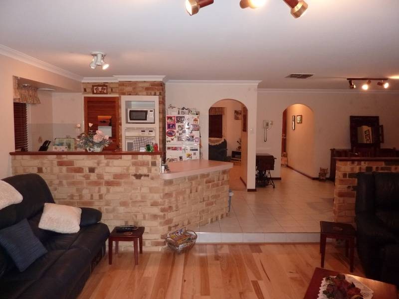 50 Azelia Street, Alexander Heights WA 6064