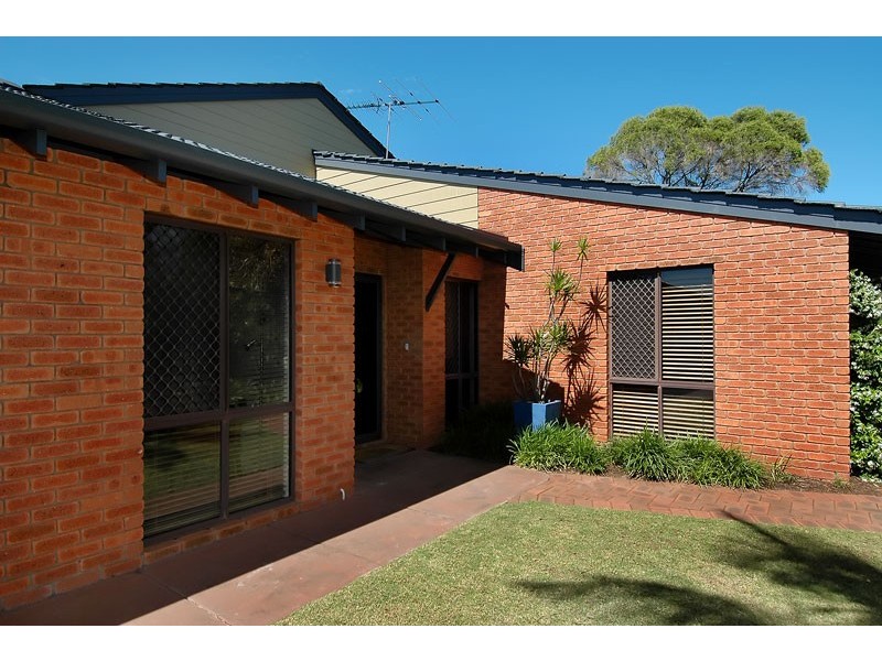 12 Liverpool Place, Alexander Heights WA 6064