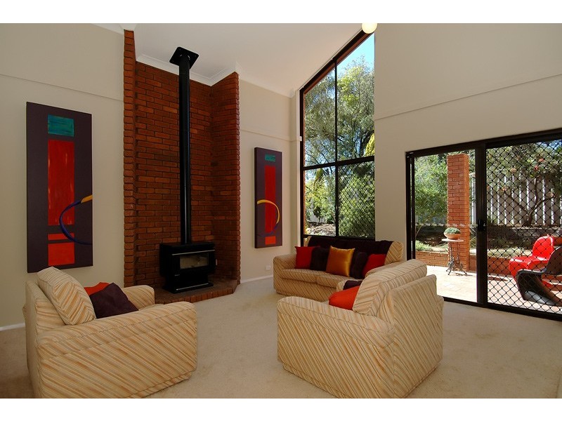 12 Liverpool Place, Alexander Heights WA 6064