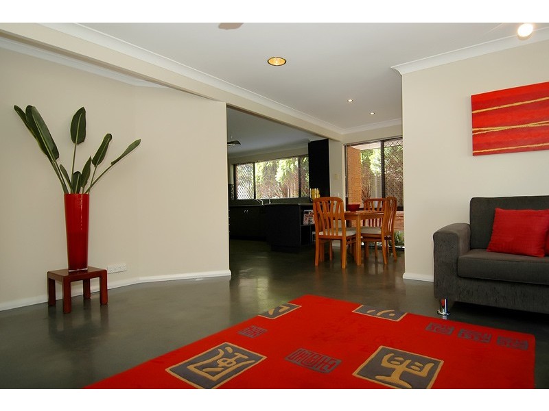 12 Liverpool Place, Alexander Heights WA 6064