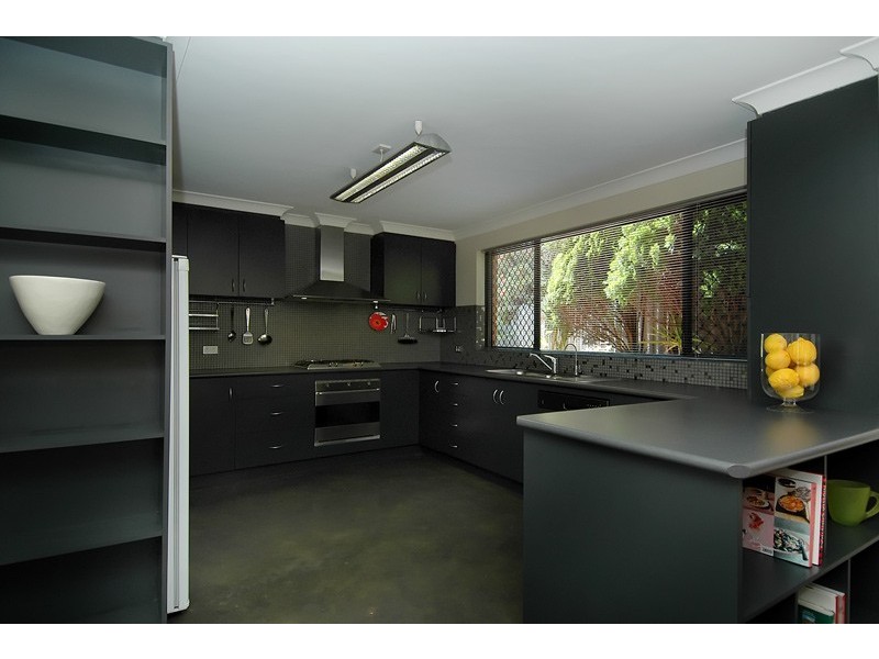 12 Liverpool Place, Alexander Heights WA 6064