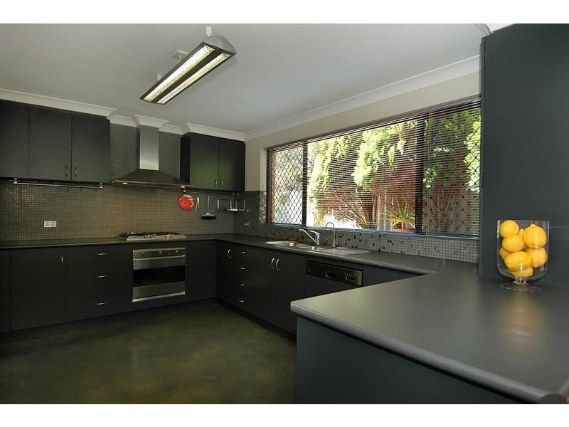 12 Liverpool Place, Alexander Heights WA 6064