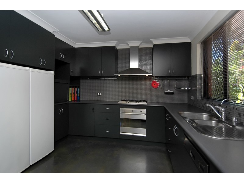 12 Liverpool Place, Alexander Heights WA 6064