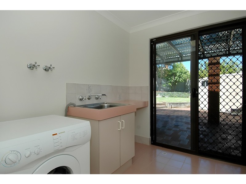 12 Liverpool Place, Alexander Heights WA 6064