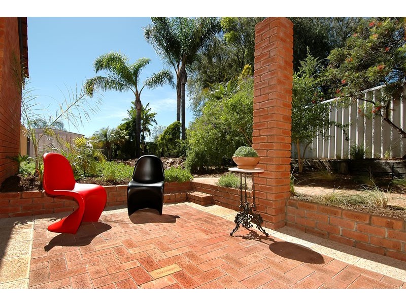 12 Liverpool Place, Alexander Heights WA 6064