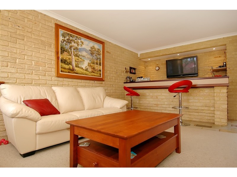 1 Karel Court, Alexander Heights WA 6064