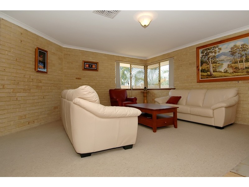 1 Karel Court, Alexander Heights WA 6064