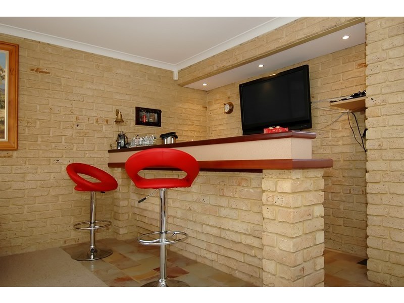 1 Karel Court, Alexander Heights WA 6064