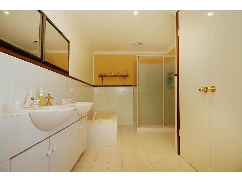 1 Karel Court, Alexander Heights WA 6064