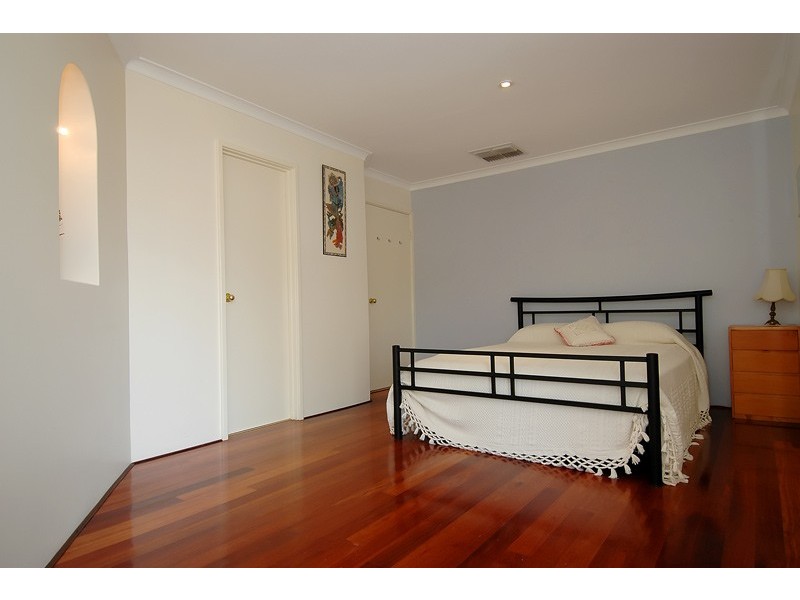 1 Karel Court, Alexander Heights WA 6064