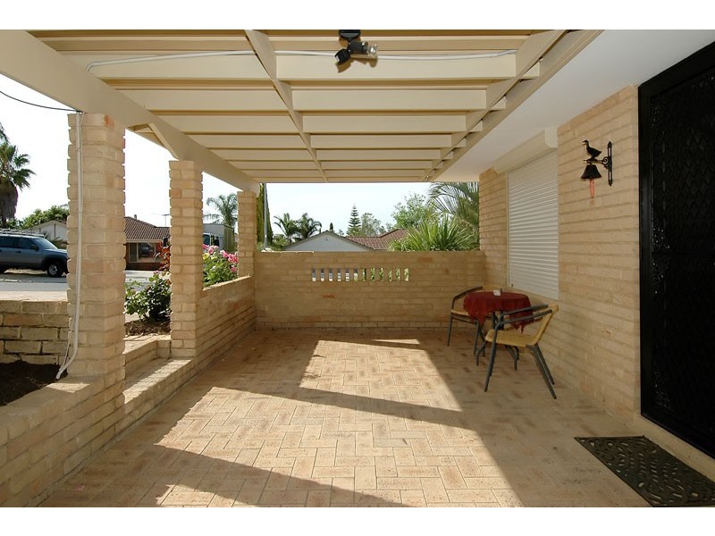 1 Karel Court, Alexander Heights WA 6064