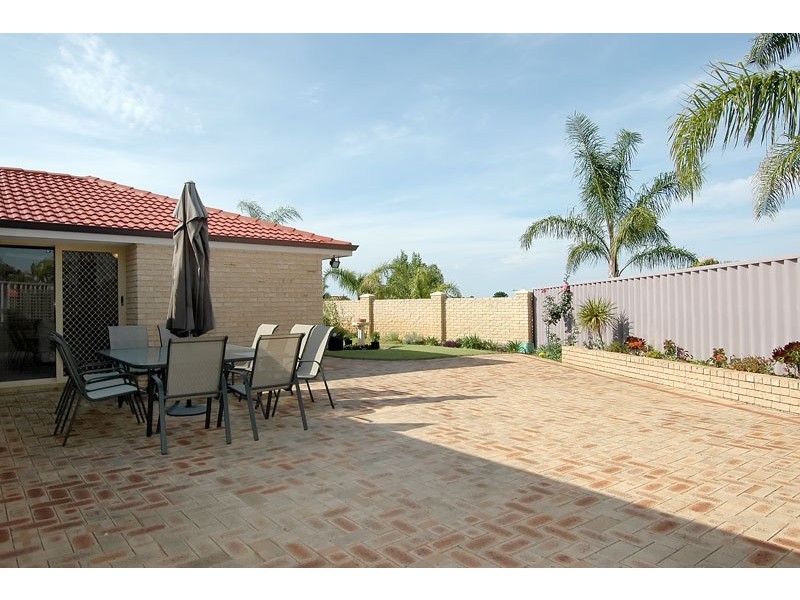 1 Karel Court, Alexander Heights WA 6064