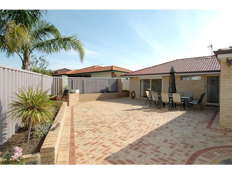 1 Karel Court, Alexander Heights WA 6064