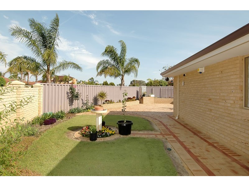 1 Karel Court, Alexander Heights WA 6064