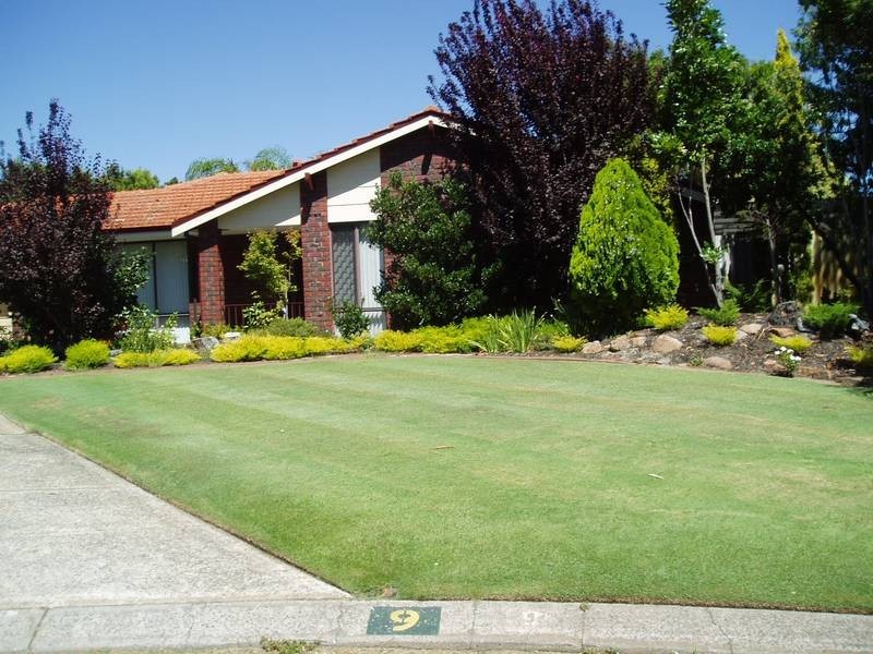 9 Waterloo Court, Alexander Heights WA 6064
