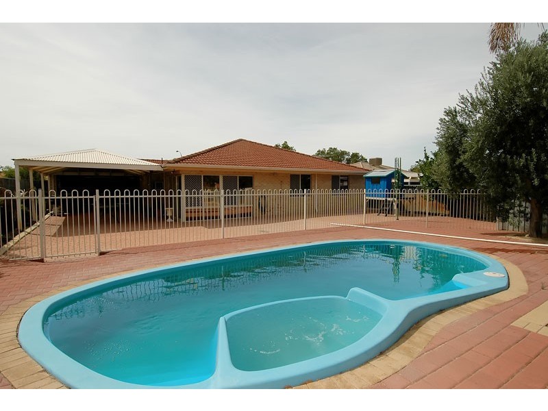 18 Winchester, Ballajura WA 6066
