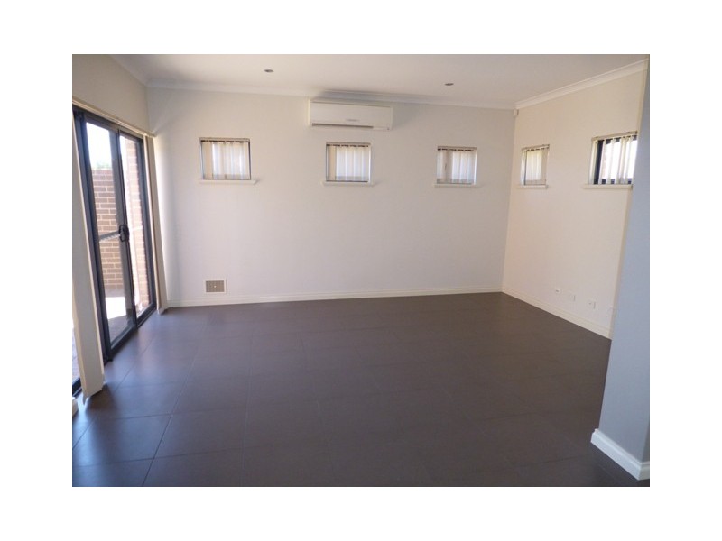 32 James Gilmour Way, Darch WA 6065